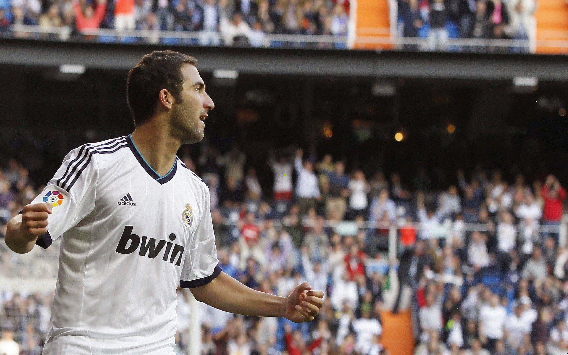 爱游戏网站：鲁梅尼格坦言，莱万多夫斯基本应荣获金球奖，曾向因凡蒂诺寻求支持