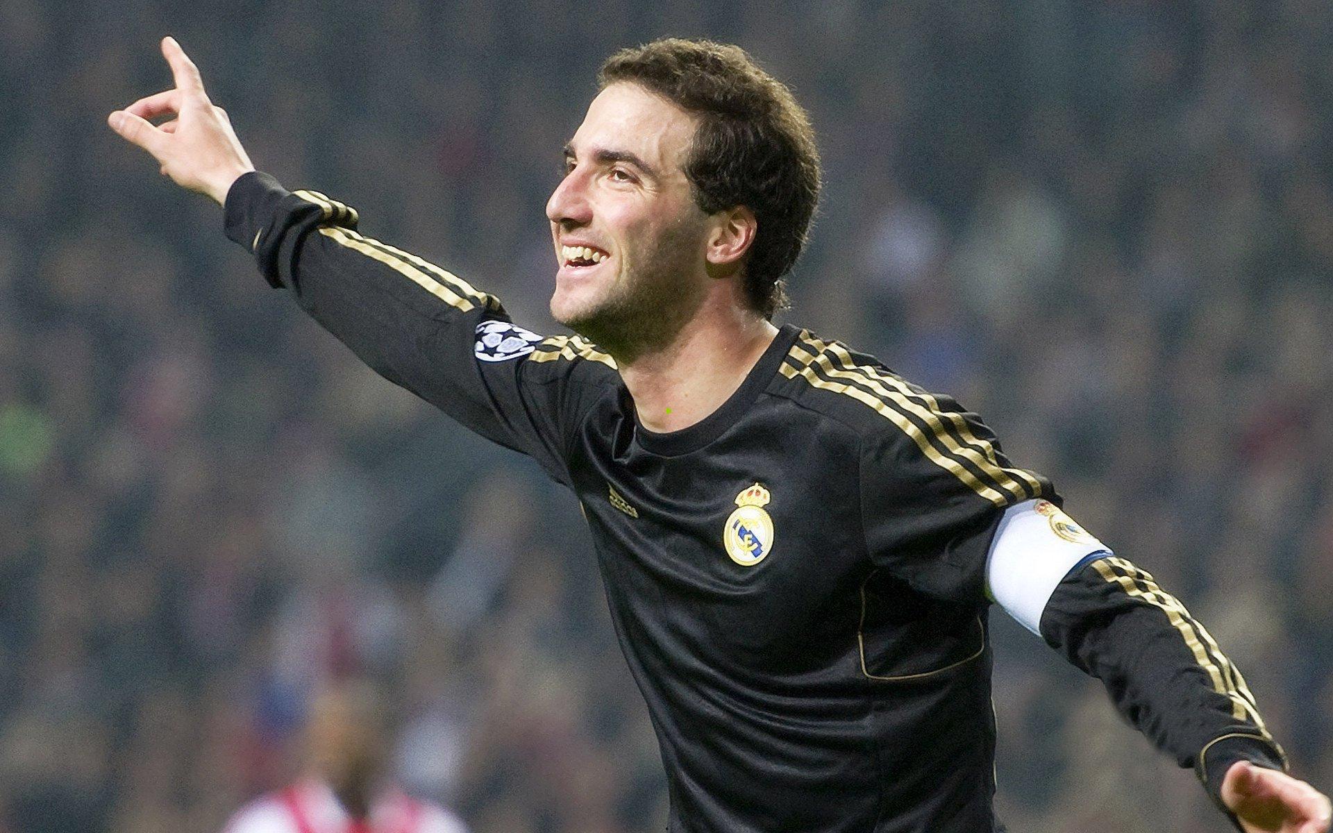 前国安传奇奥古斯托正式挂靴,绿茵场再无傲骨舞步