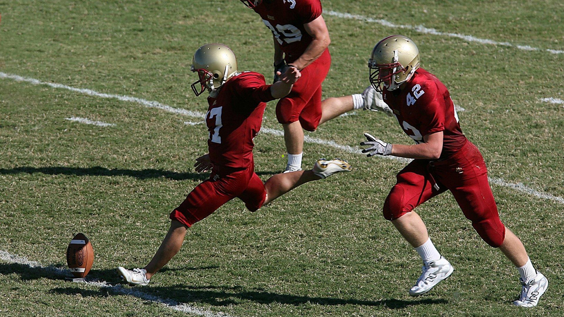 拜仁慕尼黑明年后卫补强计划曝光,法尔克证实格伊成关键目标